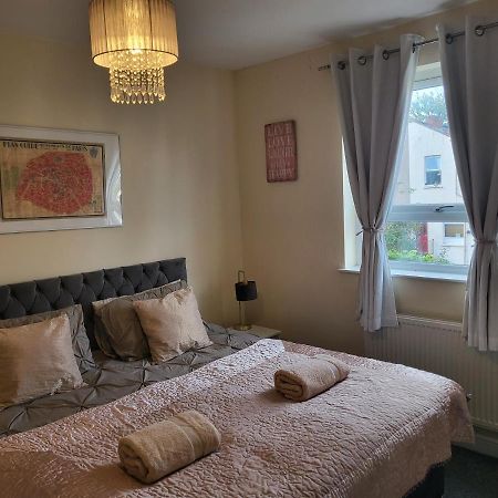 & Cosy Apartment In The Heart Of Stokes Croft Bristol Exterior photo
