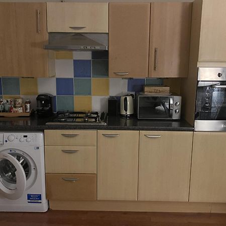 & Cosy Apartment In The Heart Of Stokes Croft Bristol Exterior photo